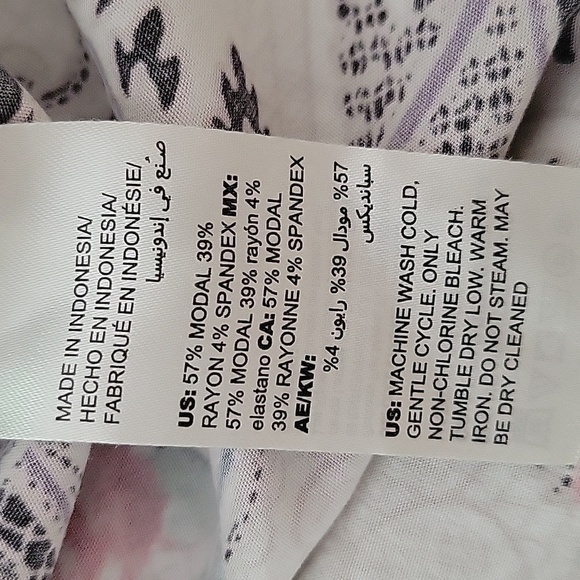 Chico's Silky Soft Paisley Floral Button Down Shirt Size Large/12 - Picture 4 of 8